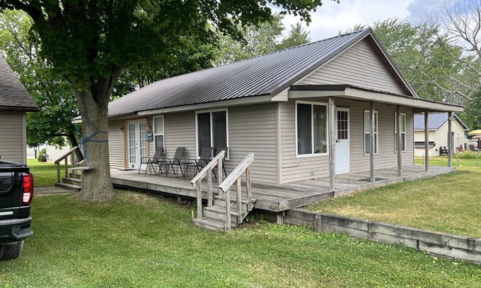 Standish Casa | 1 block from the Saginaw bay. 1.5 miles from the casino. 5300 pleasant drive