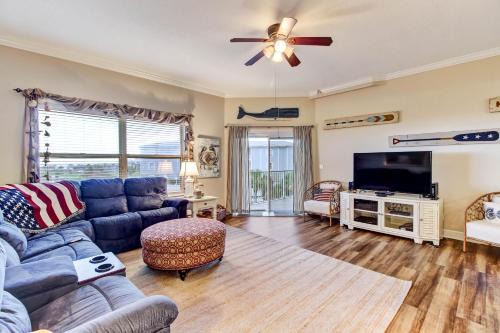 Fernandina Beach Casa | 1 block from the beach next to Ft Clinch State Park and 2 miles from Historic Centre Street