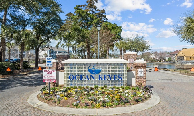 North Myrtle Beach Condominio | 1 Block to Beach!⛱ 6 pools/spas!🌞Golf Carts Allowed!⛳Walk to Main Street!🍹