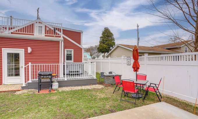 Port Clinton Cabaña | 1 Block to Beach: Home w/ Hot Tub in Port Clinton!