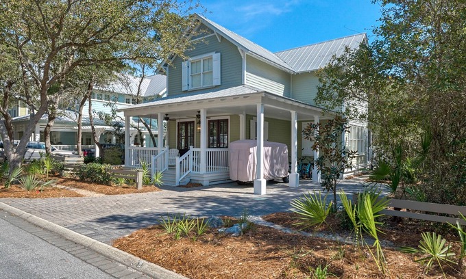 Watercolor Casa | 1 Block to Camp Watercolor! Newly Renovated! 6 Seater Golfcart! Great Location!