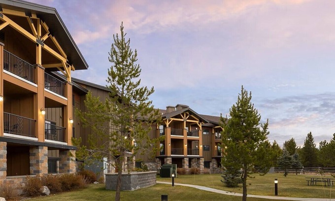 West Yellowstone Condominio | 1 Block To Park Entrance, Large 1BDRM Resort Condo With Kitchen/Washer/Dryer
