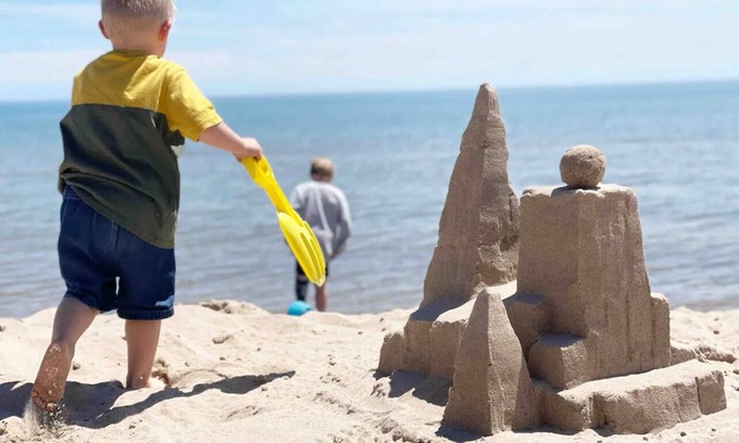 Two Rivers Casa | 1 Block to the Beach! Firepit, 2 Bikes, Sleeps 4