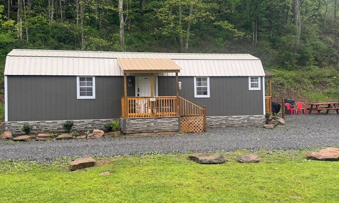 Freeman Cabina | 1 BR/1BR Lofted Cabin West Virginia Hatfield McCoy ATV Trails