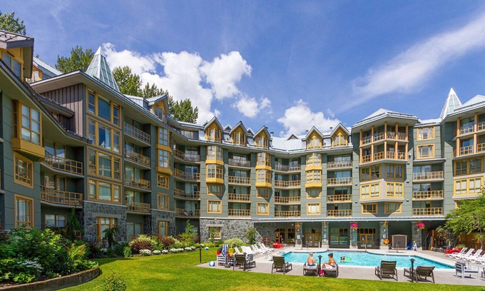 Whistler Cay Heights Condominio | 1 BR condo prime location with Amazing views of Whistler mountain!