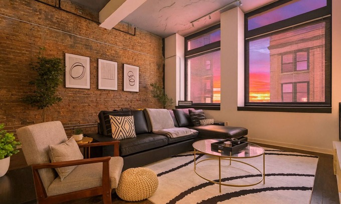 Cultural District Apartamento | This apartment is a 1 bedroom(s), 1 bathrooms, located in Pittsburgh, PA.