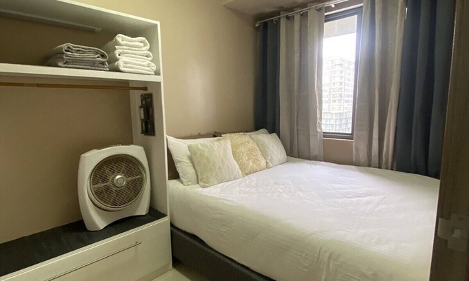 Barangay 76 Condominio | 1 BR Fully Furnished Condo across MOA with Pool and Parking - S Res. Unit 0911