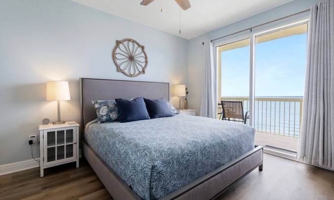 Miramar Beach Condominio | ¡Nuevo listado! Grandes tasas de caída! Gran balcón privado. Sillas de playa incluidas!