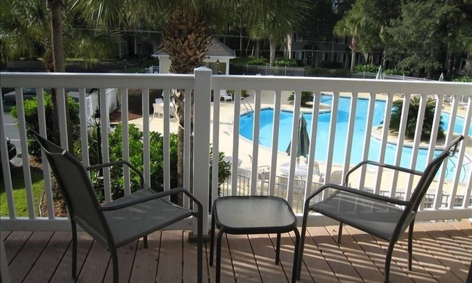 Demere Park Condominio | 1 dormitorio St. Simons Condo-Espectacular Vista de la piscina! Zona de Ocean / Pier