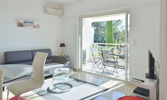 California - Pezou Apartamento | 1-Br Sea view Luxury Residential with pool