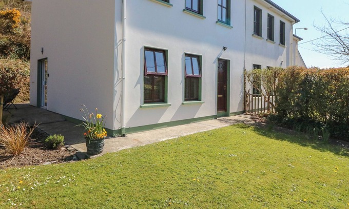 Rosscarbery Cabaña | 1 CLOSHEEN LANE, pet friendly in Rosscarbery, County Cork