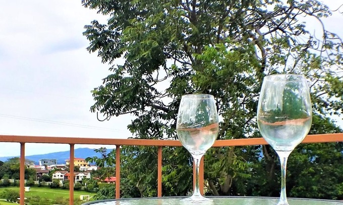 Guachipelin Apartamento | #1 Container Studio / 1BA, Great View & Location!