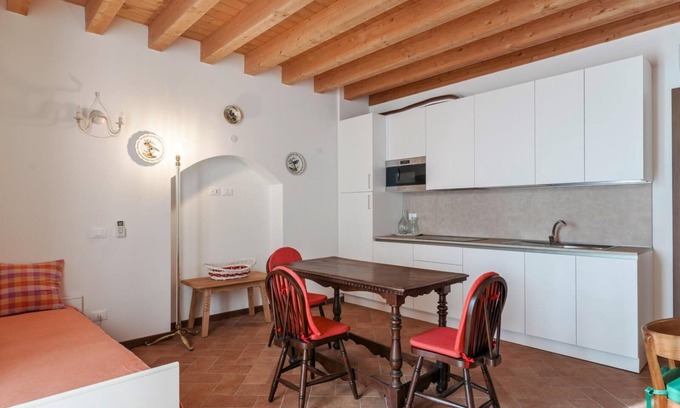 Pralboino Otro | 1) Cozy One-Bedroom Apartment in Agriturismo with Queen Bed and Sofa Bed