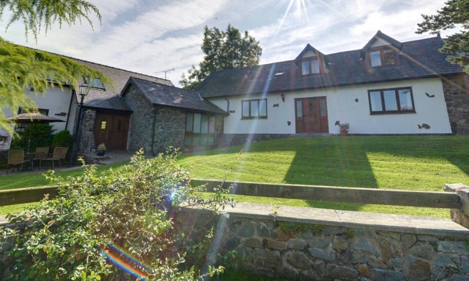 Trefeglwys Casa | Trefeglwys está a 4 millas al norte de la ciudad comercial de Llanidloes y este encantador y bien equipado cott