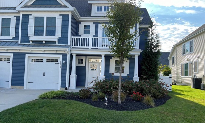 Lewes Casa | 1 Dog Allowed * Coastal Club Resort Style Club w Water Park * Sleeps 10 w 4BR DE