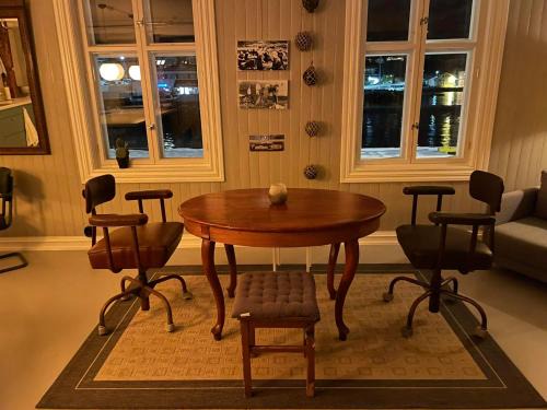 Lødingen Apartamento | 1. etg i Dampskipsbrygga, Lødingen havn