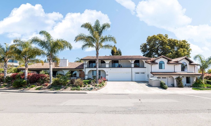Castro Valley Casa | #1 Family Friendly West Coast Villa, Sleeps 15