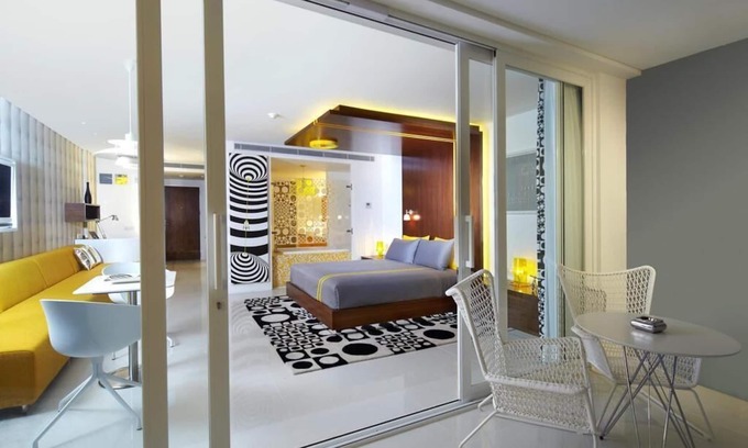 Raya Kuta Hotel | 1 Gran estudio con balcón y cóctel Sunset gratis.