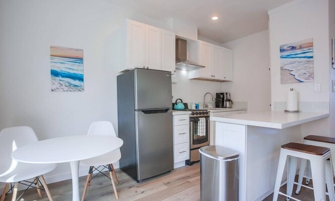 Mission Beach Condominio | 1 House to Beach * New Remodel * Top Level * A/C
