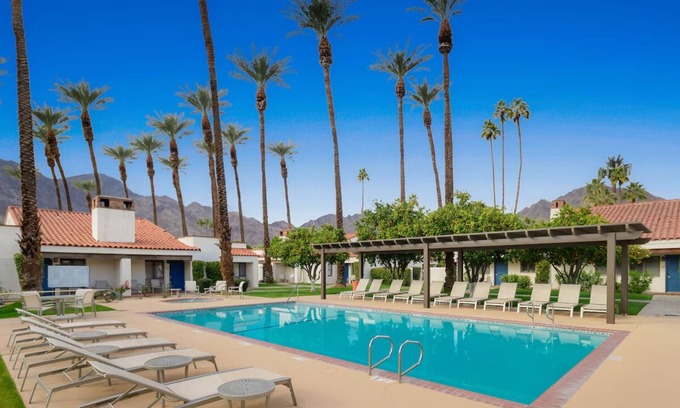 La Quinta Hotel | 1 King Room, La Quinta Resort & Club, 41 Pools, 5 Championship Golf Courses