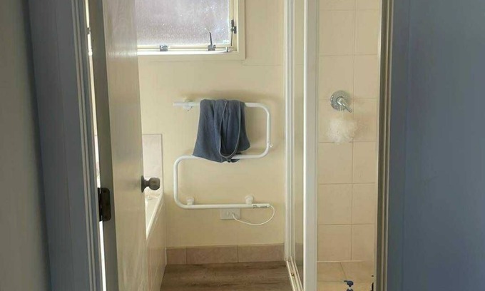 Glen Eden Casa | 1 large room in cozy 3-Bedroom in glen eden