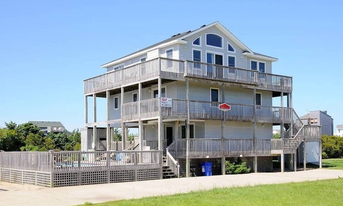 Rodanthe Casa | 1-lot Oceanside 6 Bedroom Home, Private Pool, Pet Friendly, Private Beach Access
