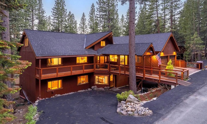 Incline Village Casa | < 1 Mi to Beach: Expansive Tahoe Escape w/ Hot Tub
