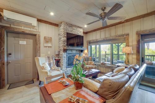 Beech Mountain Apartamento | 1 Mi to Beech Mtn Cabin with Fire Pit and BBQ!