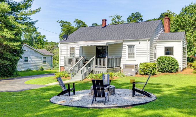 Greer Casa | 1 Mi to Downtown Greer: Family Home w/ Gazebo!