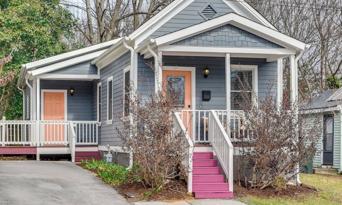 Downtown Casa | 1 Mi to Dtwn: Home w/ Backyard in Raleigh!