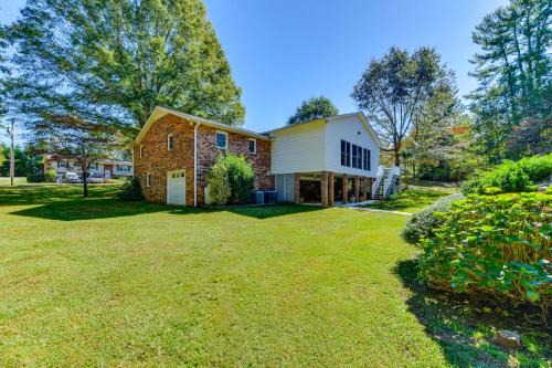 Hudson Casa | 1 Mi to Dtwn Home with Fire Pit and Deck in Hudson!