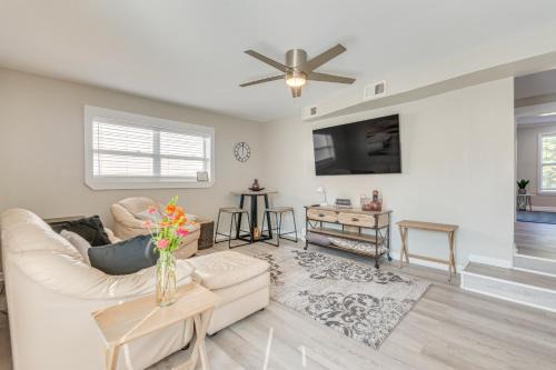 South Pensacola Casa | 1 Mi to Dtwn Home with Furnished Patio in Pensacola