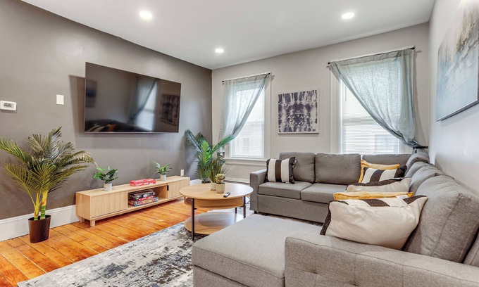 Federal Hill Apartamento | 1 Mi to Dtwn: Pet-Friendly Providence Apt w/ Yard