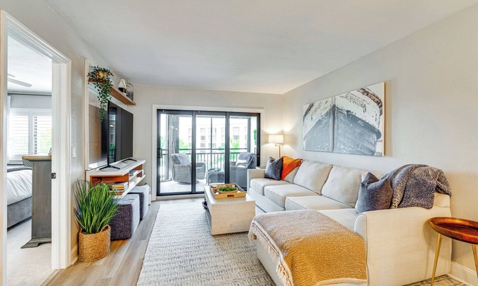 South Island Condominio | < 1 Mi to Fort Myers Beach: Bayfront Condo w/ Pool
