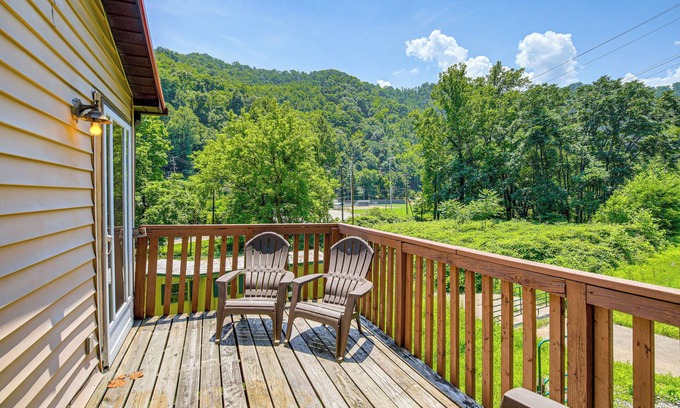 Matewan Apartamento | 1 Mi to Hatfield-McCoy Trails: Apt in Matewan
