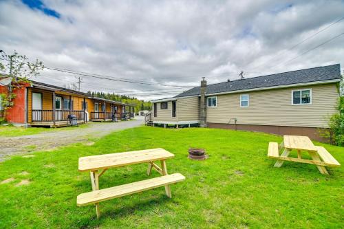Pittsburg Apartamento | 1 Mi to Lake Francis Mountain-View Studio Retreat