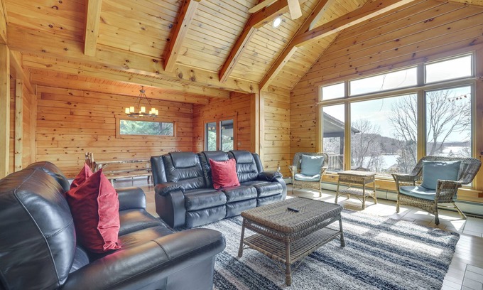 Lake Ariel Cabina | 1 Mi to Lake Henry: Peaceful Poconos Cabin!