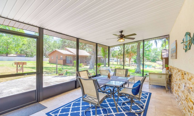 Crystal River Cabaña | < 1 Mi to Lake Rousseau: Waterfront Home!