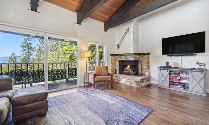 Dollar Point Apartamento | 1 Mi to Lake Tahoe Beaches Condo with Pool Access!