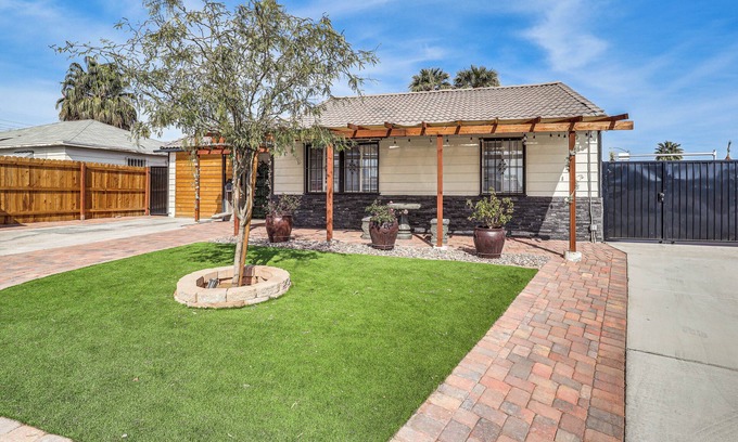 Downtown Las Vegas Casa | 1 Mi to Las Vegas Strip: Home w/ Patio & Grill!