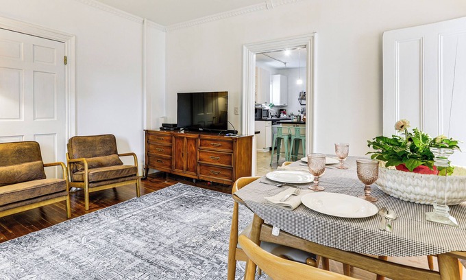 Needham Apartamento | 1 Mi to Needham Center Square: Pet-Friendly Apt!