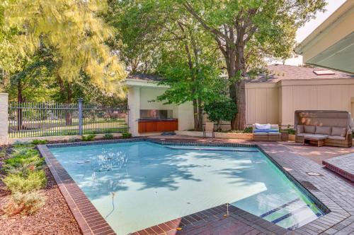 Norman Casa | 1 Mi to OU! Group Getaway with Game Room, Pool