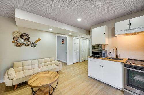 Des Moines Apartamento | 1 Mi to Puget Sound Shores Modern Des Moines Apt!