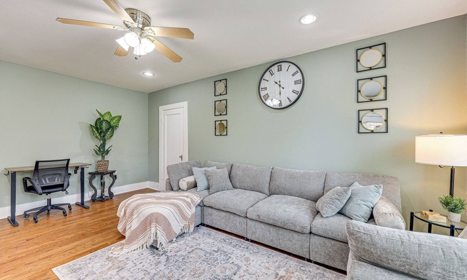 Uptown Apartamento | 1 Mi to San Antonio Zoo: Olmos Park Apt!