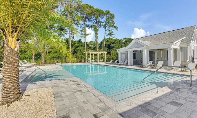 Panama City Beach Casa | 1 Mi to Sand & Surf: Townhome w/Pool in PCB!