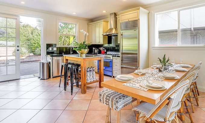 North and East Casa | 1 Mi to Train: Bay Area Home w/Skyline Views!