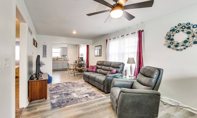 Sugar Creek Apartamento | 1 Mi to Truman Library: Apt w/ Large Yard!