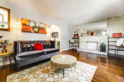 Cincinnati Apartamento | 1 Mi to University of Cincinnati Avondale Gem!