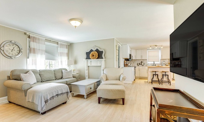 Harrison Casa | 1 Mi to Wilson State Park: Harrison Home w/Yard!