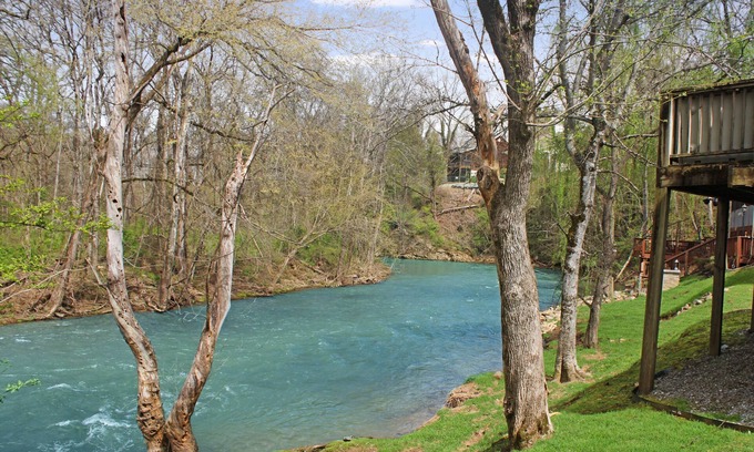 Pigeon Forge Chalet De Esquí | 1 milla de distancia de la casa de campo frente al río Pwayon Forge Parkway